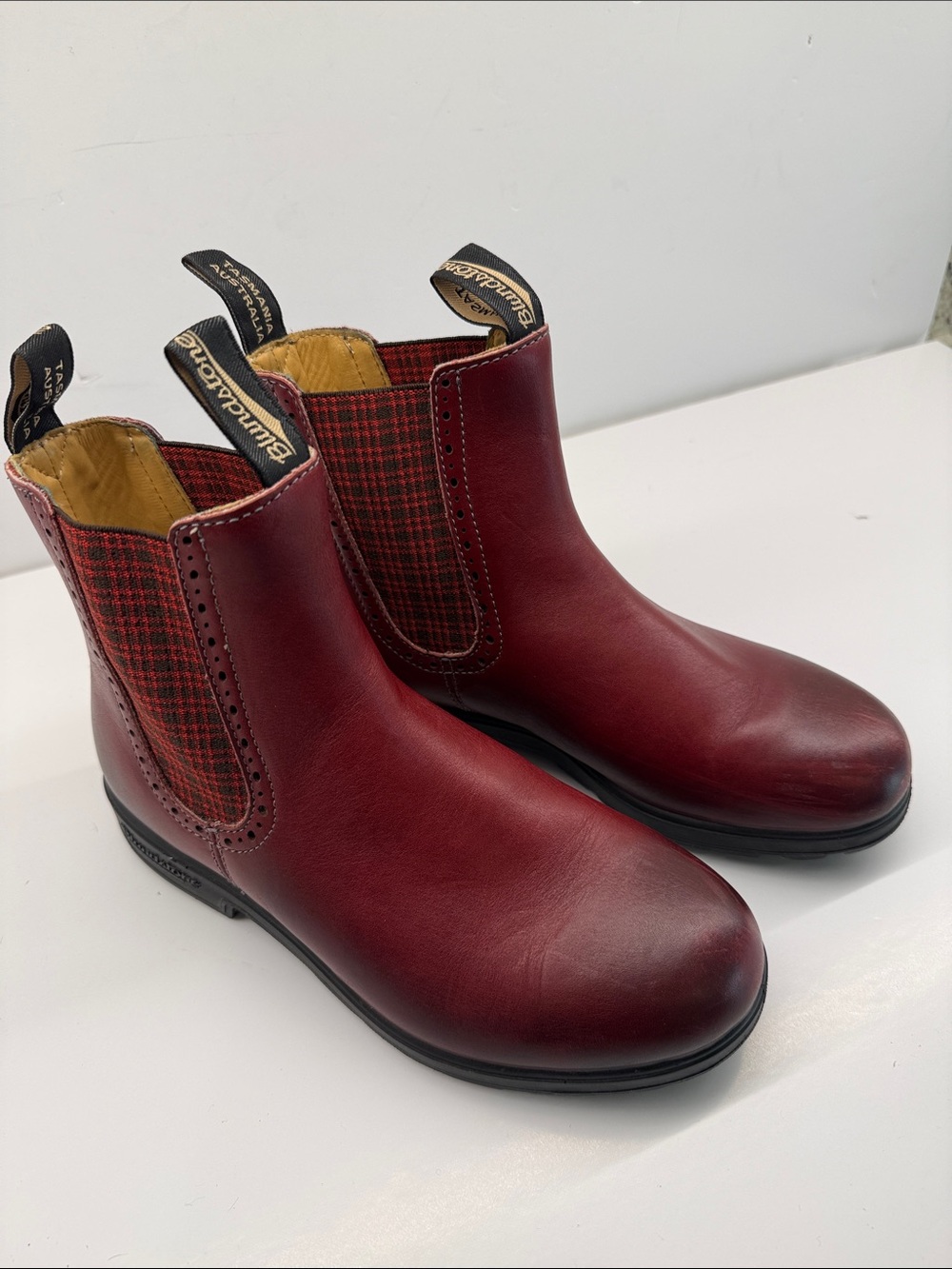 Blundstone Kids Chelsea Boots in Burgundy with Red Plaid Panels